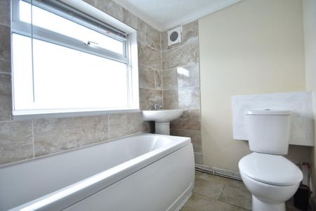 2 bedroom terraced house to rent - Photo 3