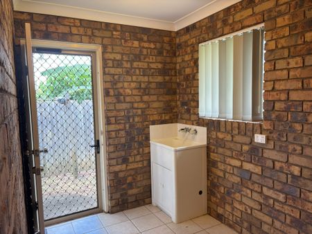 3 bedroom brick with carport - Photo 4