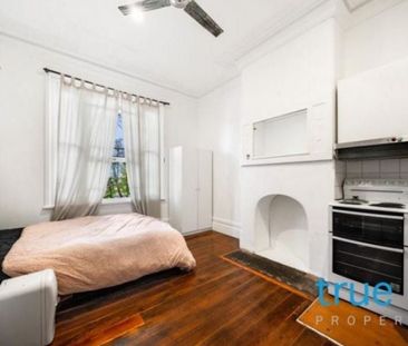 AFFORDABLE AND CONVENIENT IN IMMACULATELY KEPT HOME - Photo 1