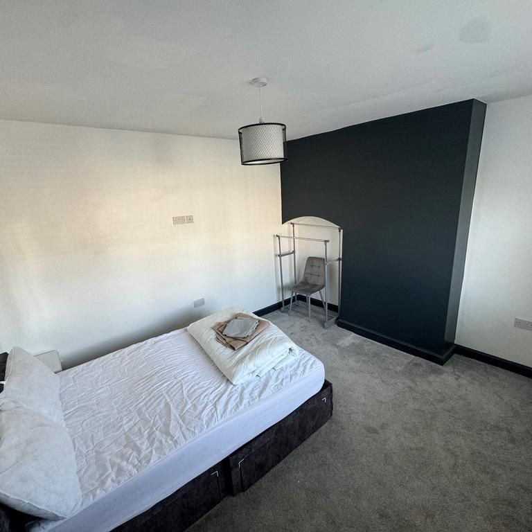House share to rent - Photo 1