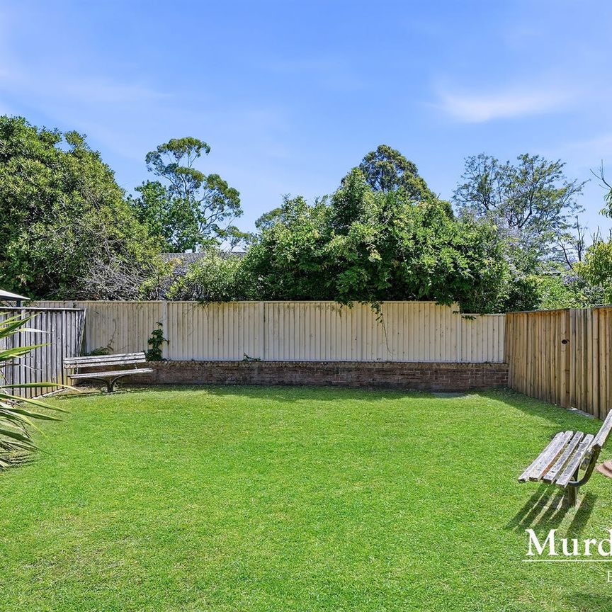 Modern and Spacious townhouse in Great Location !!! - Photo 1