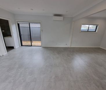 Near new 2 open room flat FAIRFIELD - Photo 2