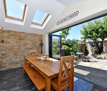 An immaculate family home with beautiful rear kitchen extension in ... - Photo 6