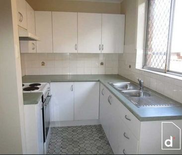 Low Maintenance Townhouse In Prime Location - Photo 2