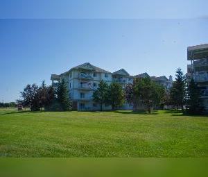 Fully Furnished 2 Bed 2 Bath Move-In Ready Utilities Incl. Fort Sask - Photo 5