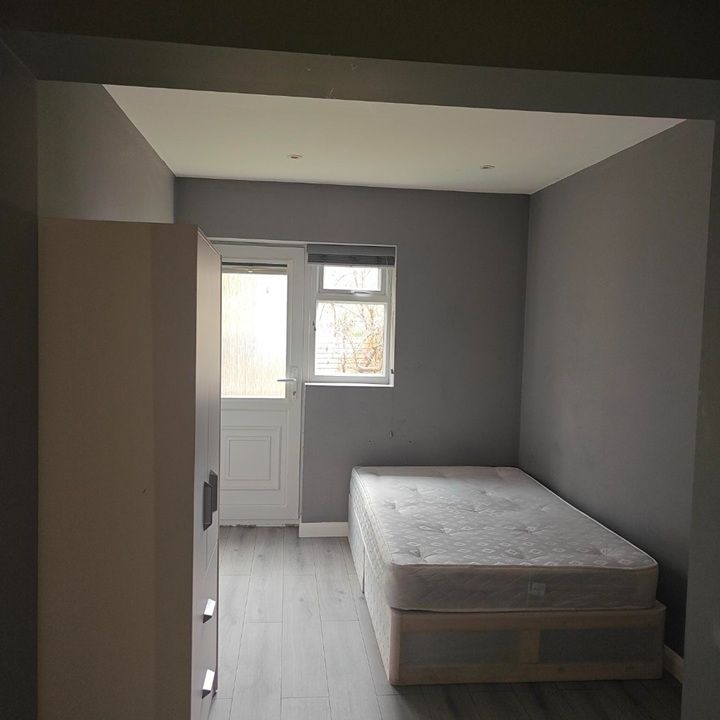 Studio Flat, Penderry Rise, SE6 - Photo 1