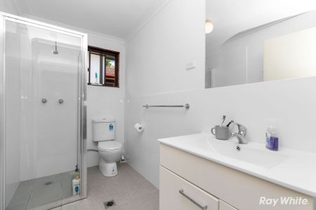 Charming & Convenient 2 Bedroom Unit - Photo 5