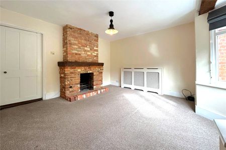 Newnham Road, Hook, Hampshire, RG27 - Photo 3