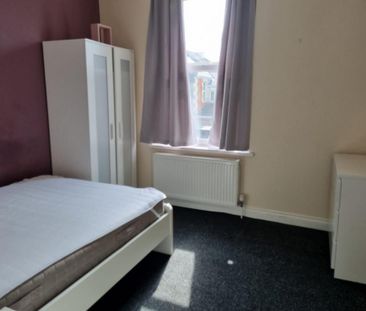 1 bedroom in a house share to rent - Photo 3