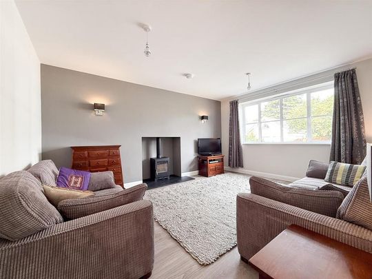6 bedroom detached house to rent - Photo 1