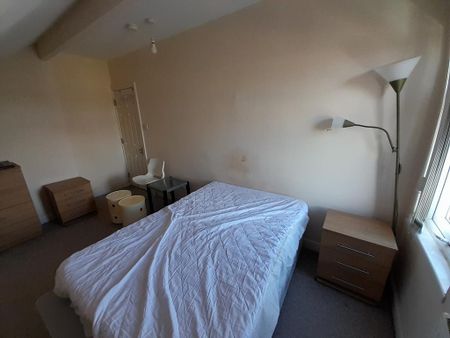 1 bedroom in a house share to rent - Photo 5