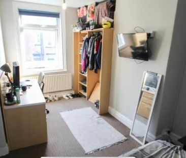 5 Bed - 17 Stanmore Street, Burley, Leeds - LS4 2RS - Student - Photo 1