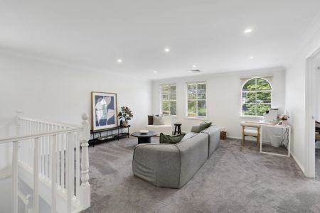 Impeccable Family Oasis Bathed in Sun, Space and Greenery - Photo 4