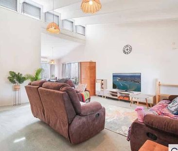 Warm & Cosy 2-Bedroom Unit with - Photo 3