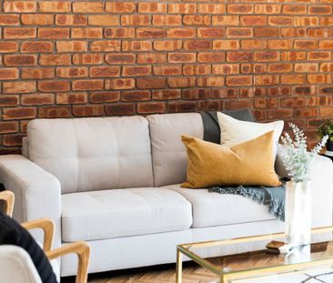 Open the Door to Grand Family Living in Prestigious St Peters - Photo 4