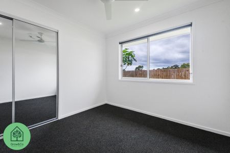 Modern and Comfortable Living - Photo 4