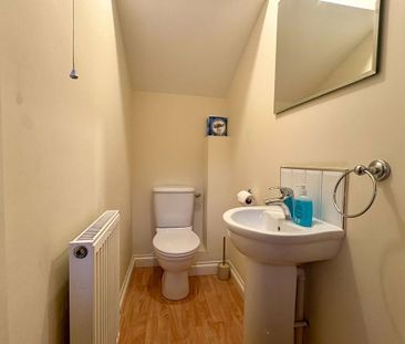 2 bedroom end of terrace house to rent - Photo 2