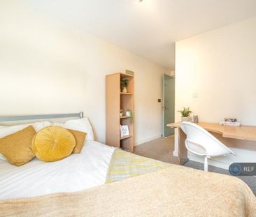 5 bedroom flat to rent - Photo 3