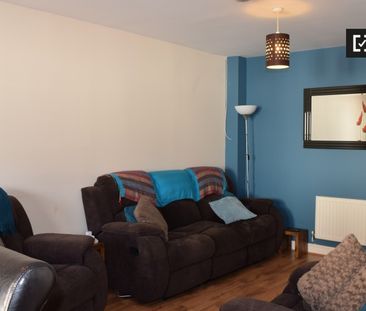 Nice room in 3-bedroom apartment in Belmayne, Dublin - Photo 4