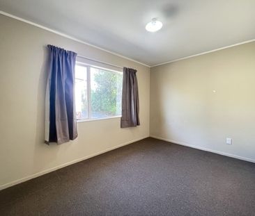 Tidy Family house at Kelston - Photo 6