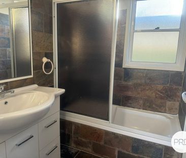 Spacious Family Living in the Heart of Macquarie Fields! - Photo 6