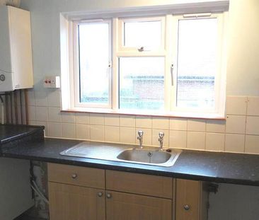 3 bedroom flat to rent - Photo 3