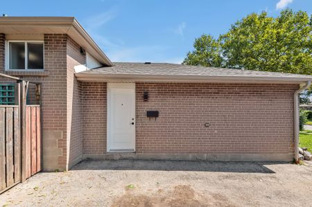 For Lease - 79 Strathavon Drive, Toronto, Ontario - Photo 5