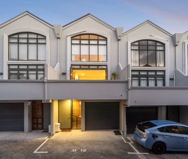 Steps to Ponsonby Road - Highly Spacious Townhouse with Garage + Ex... - Photo 3