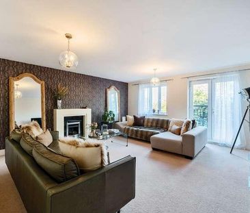 Goodacre Close, Weybridge, Surrey, KT13 - Photo 2