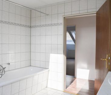 Loftartige Dachgeschosswohnung - 3 Zimmer - Aufzug - Photo 3