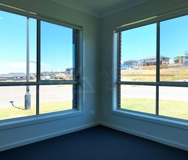 STUNNING FOUR BEDROOM HOME ON A CORNER BLOCK FOR LEASE - Photo 2