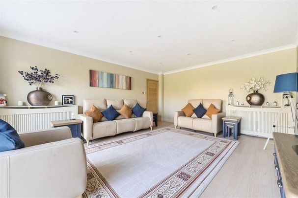 5 bedroom detached house to rent - Photo 1