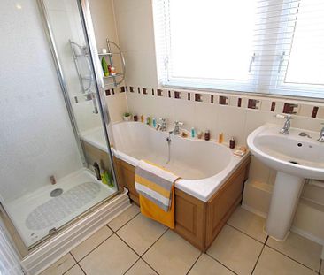 4 bedroom terraced house to rent - Photo 5