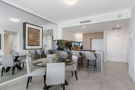 Sensational Hope Island Unit With Water Views - Photo 3