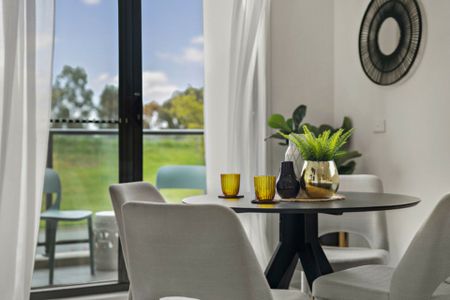 Luxurious 2 Bedroom Apartment With 2 Balconies - Photo 3