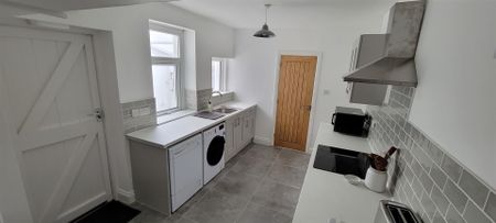 Room For Rent Queen Street, Pontypridd - Photo 3