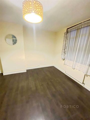3 bedroom flat to rent - Photo 2