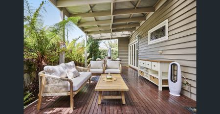 Family Home in the Heart of Lilydale - Photo 2