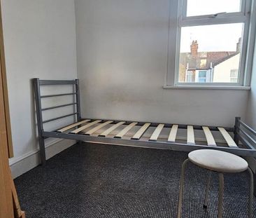 4 bedroom terraced house to rent - Photo 6