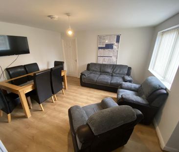 6 bedroom semi-detached house to rent - Photo 1