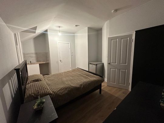 1 Bedroom Room To Rent - Photo 1