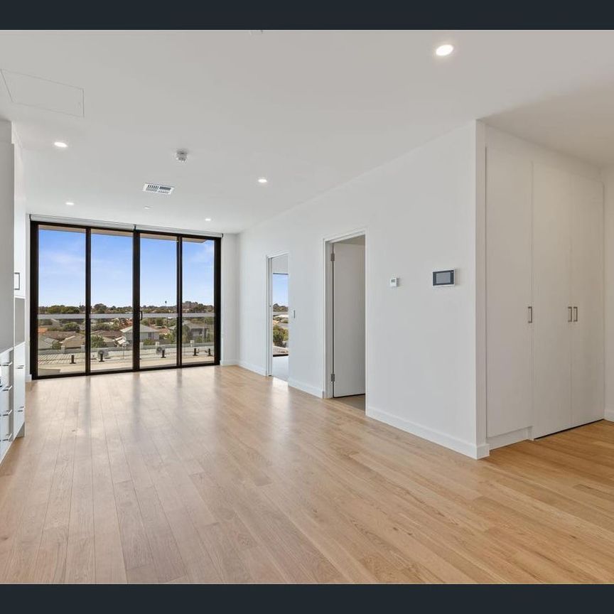 Stylish Apartment Living with Modern Comforts - Photo 1