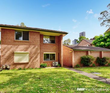 SPACIOUS & BRIGHT TWO BEDROOM UNIT + LOCK UP GARAGE + CARSPACE - Photo 5