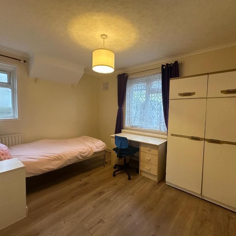 Begonia Walk, East Acton, W12 0BE - Photo 1