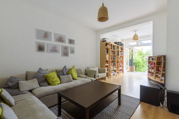 Eastbourne Avenue, London, W3 - Photo 1