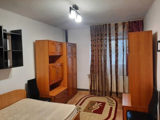 Garsoniera, decomandata, zona Baza 3 - Fotografie 1