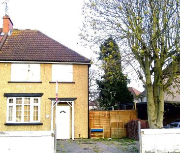 4 bedroom end of terrace house to rent - Photo 4