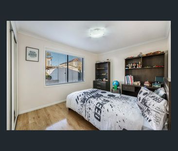 Spacious Family Home with Modern Comforts - Photo 4