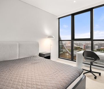 Fully Furnished I Grand 3-Bed in Infinity - Photo 3