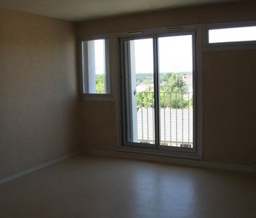 Location Appartement 4 pièces 73 m² Le Blanc - Photo 5